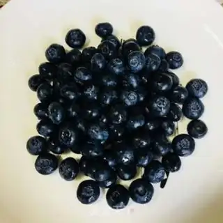 Make Blueberry milkshake step 0