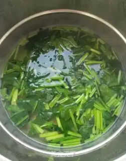 Make Shrimp sauce spinach noodles step 0