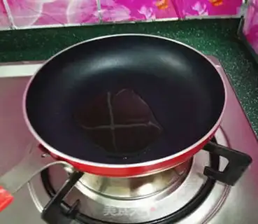 Make Hold on to the omelet step 1