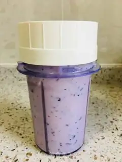 Make Blueberry milkshake step 3