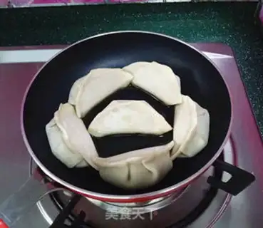 Make Hold on to the omelet step 2