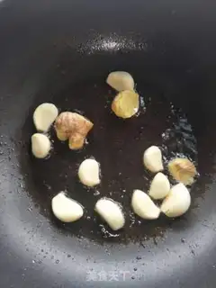 Make Onion stew pig hoof step 2