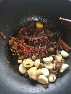 Make Onion stew pig hoof step 4