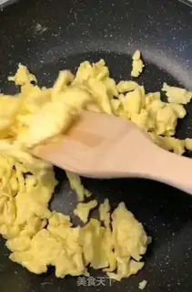 Make Cream pepper fried eggs step 1