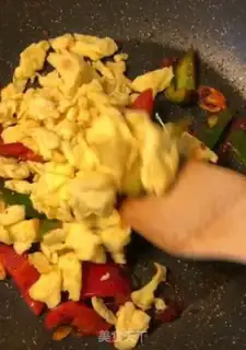 Make Cream pepper fried eggs step 6
