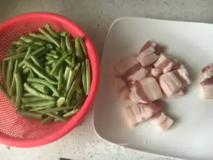 Make Four seasons of bean meat step 1