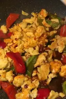 Make Cream pepper fried eggs step 7