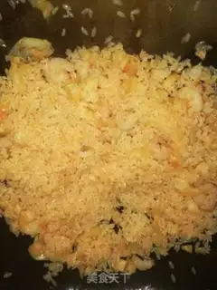 Make Hot cabbage shrimp fried rice step 4