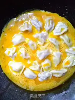 Make Eggs holding children