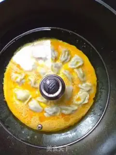 Make Eggs holding children