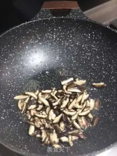 Make Fry mushroom shrimp step 6