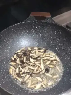 Make Fry mushroom shrimp step 7