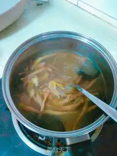Make Golden pinet, black-muck pork liver soup step 13