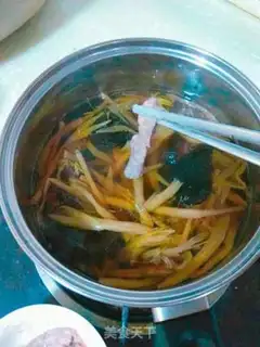 Make Golden pinet, black-muck pork liver soup step 14