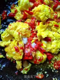 Make Precious fried eggs step 3