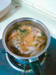 Make Golden pinet, black-muck pork liver soup step 15