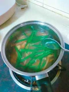 Make Golden pinet, black-muck pork liver soup step 17