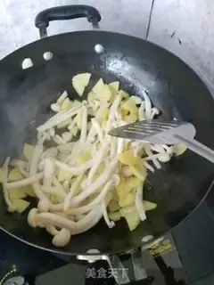 Make Grinding potatoes and white mushrooms step 3