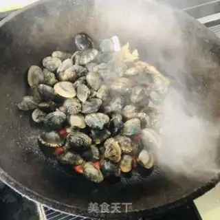 Make Scrambled clams step 2