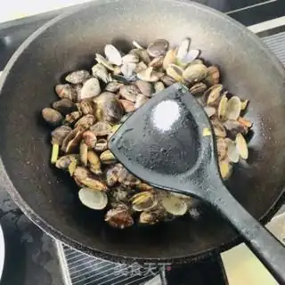 Make Scrambled clams step 4