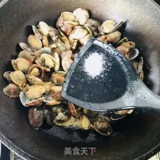 Make Scrambled clams step 5