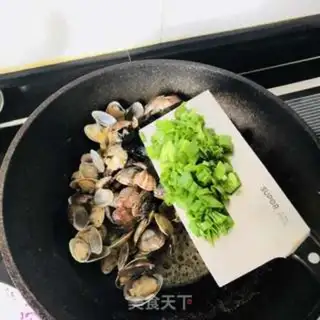 Make Scrambled clams step 6