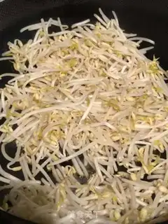 Make The bean sprouts step 1