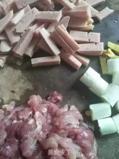 Make Tea mushroom fried meat step 1