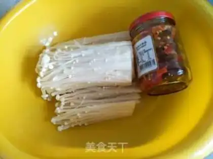 Make Garlic peppers, golden needle mushrooms step 0