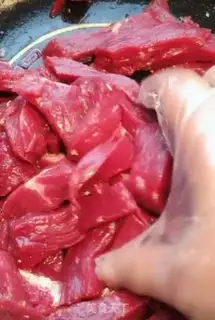 Make Black pepper beef jerky step 1