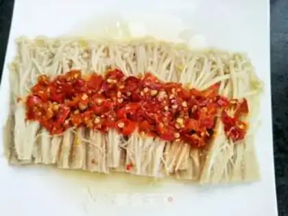 Make Garlic peppers, golden needle mushrooms step 5