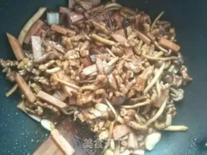 Make Tea mushroom fried meat step 7