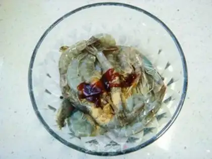 Make Garlic roasted shrimp step 1