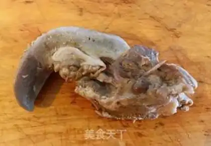 Make The cucumber with the pig tongue step 1