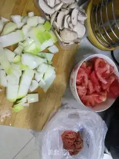 Make Tomato macaroni step 1