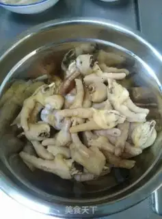 Make Spicy dry chicken claws step 1