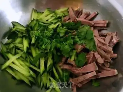 Make The cucumber with the pig tongue step 4