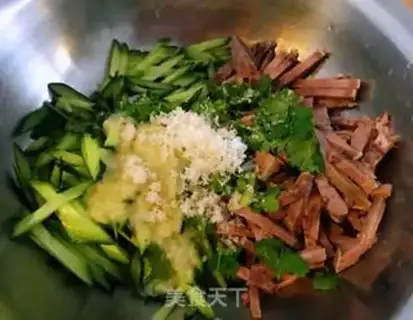 Make The cucumber with the pig tongue step 5