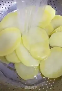 Make Spicy potato chips step 2