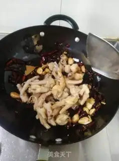 Make Spicy dry chicken claws step 5