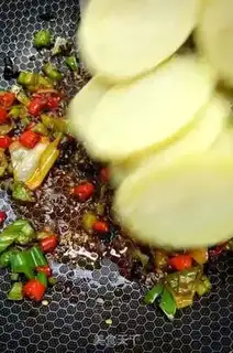 Make Spicy potato chips step 6