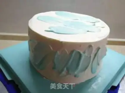 Make Spider-Man cake step 5