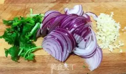 Make Round onion watering fish skin step 0