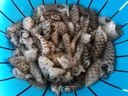Make Round onion watering fish skin step 2