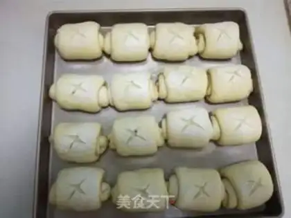 Make Light cream bean buns step 15