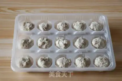 Make Meatball melon soup step 1