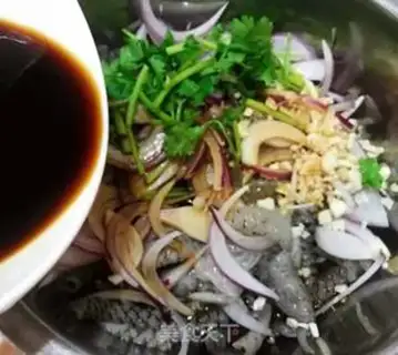 Make Round onion watering fish skin step 5