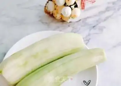 Make Baby eats cucumber mud step 0