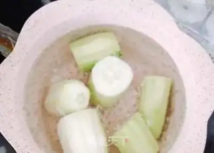 Make Baby eats cucumber mud step 1