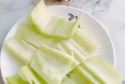 Make Baby eats cucumber mud step 2